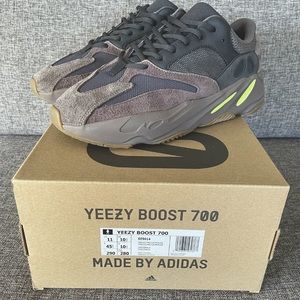 Yeezy boost 700